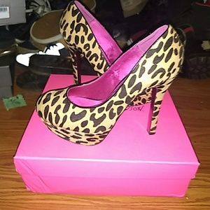 Betsey Johnson leopard pumps
